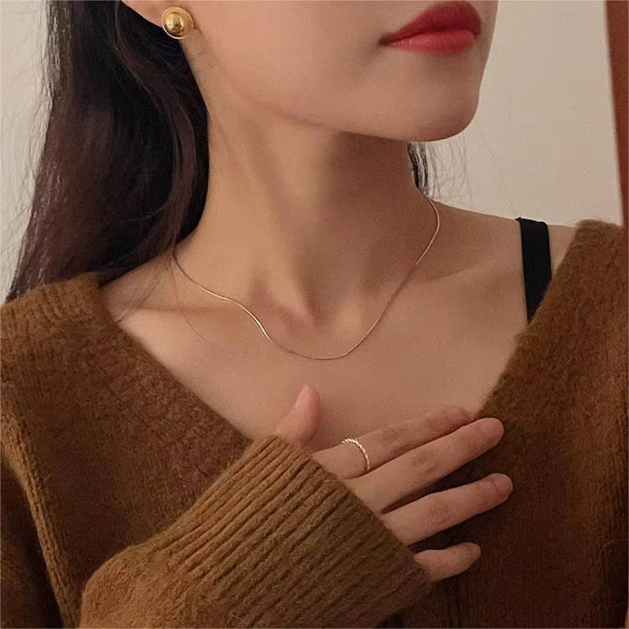 Thin Necklace
