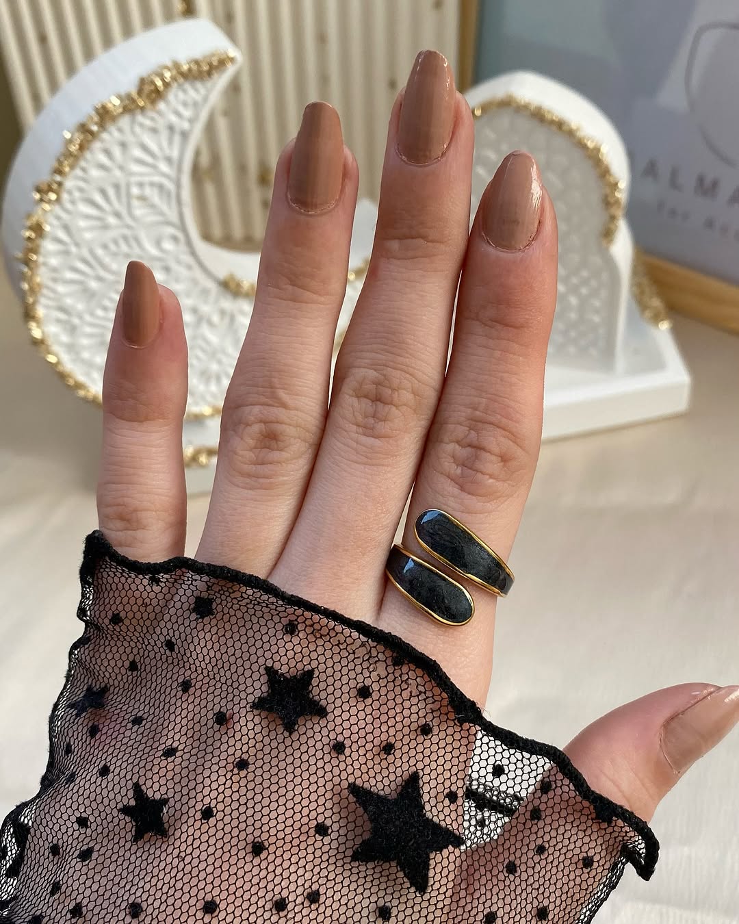 Black Hug ring