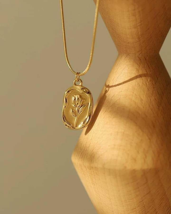 Tulip necklace