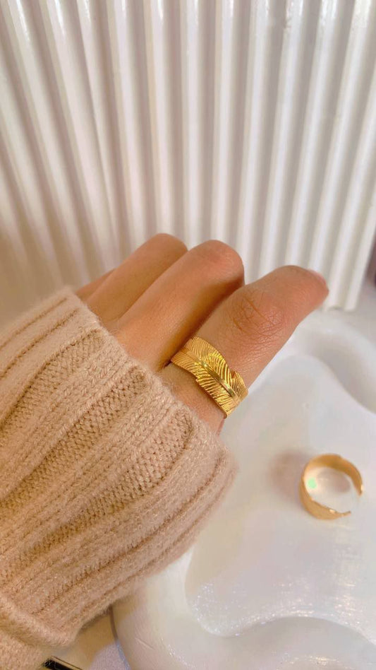 Bold Leaf Ring