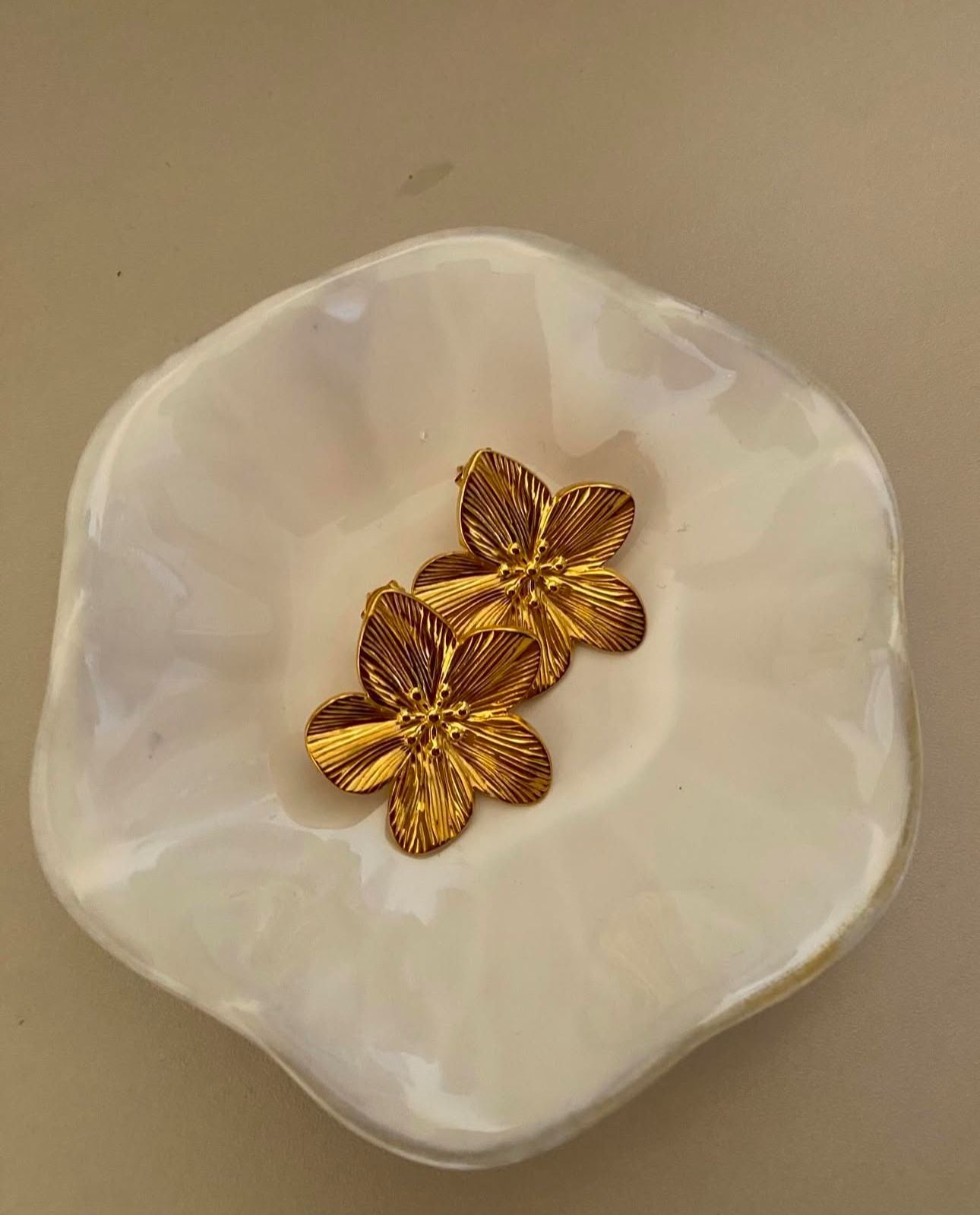 Large flower ring